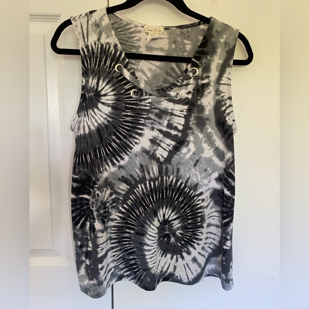Stylish Black and Gray Swirl Tank Top
